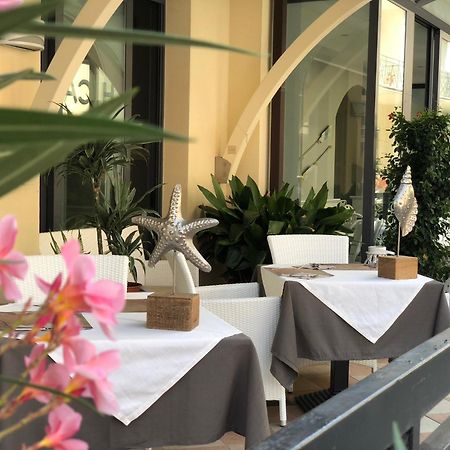 Hotel La Conchiglia Bellaria-Igea Marina Exterior photo